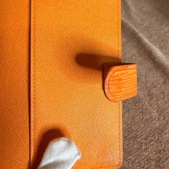 Louis Vuitton Vibrant Orange Epi Leather Agenda - Picture 10 of 15